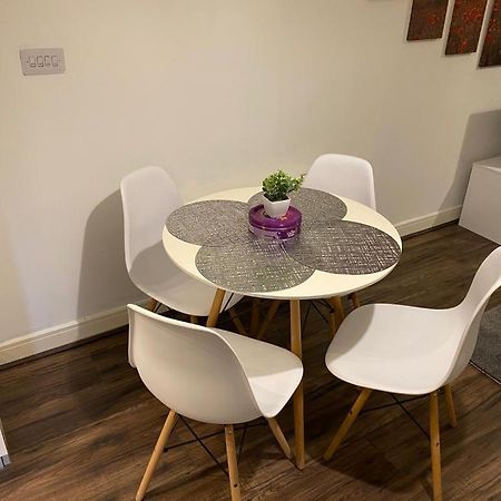 Spacious 1 Bed Relocation Apartment Free Parking, Brierley Hill Dış mekan fotoğraf