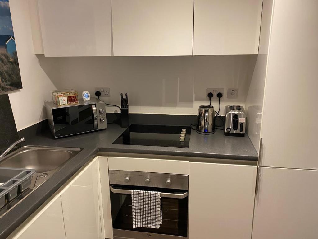 Spacious 1 Bed Relocation Apartment Free Parking, Brierley Hill Dış mekan fotoğraf