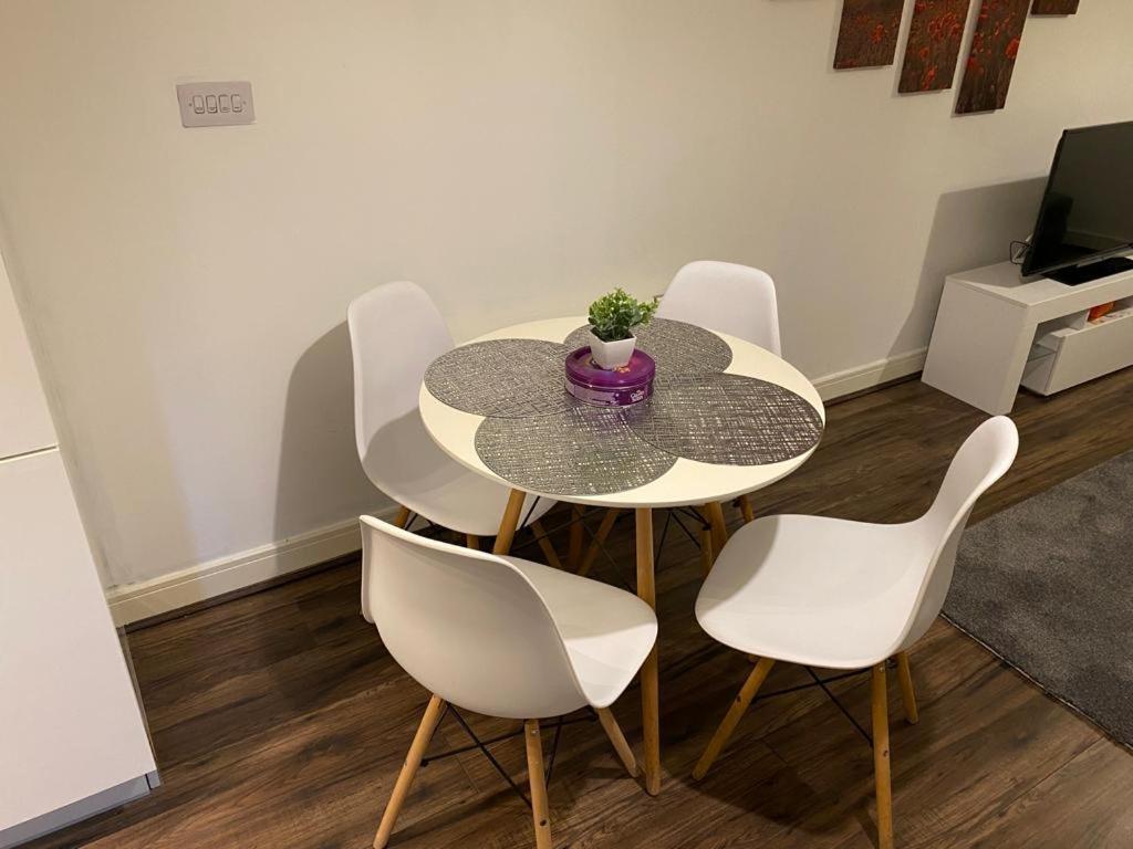 Spacious 1 Bed Relocation Apartment Free Parking, Brierley Hill Dış mekan fotoğraf