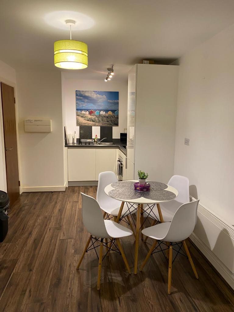Spacious 1 Bed Relocation Apartment Free Parking, Brierley Hill Dış mekan fotoğraf